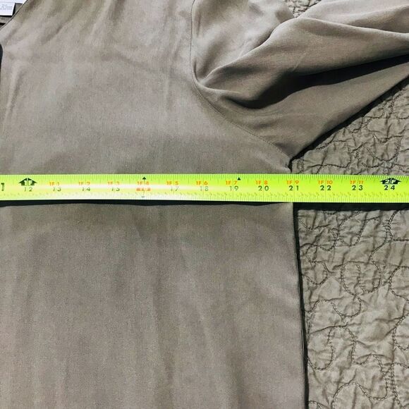 Alfred Dunner army green 100% silk long sleeve blouse.   A320￼ - Picture 6 of 6